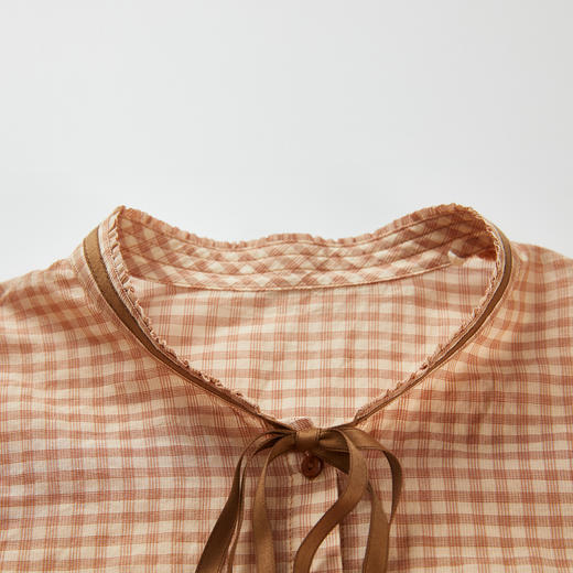 谜底格子衬衫长袖女2024春新款复古风圆领宽松格纹衬衣241MC0161 商品图3