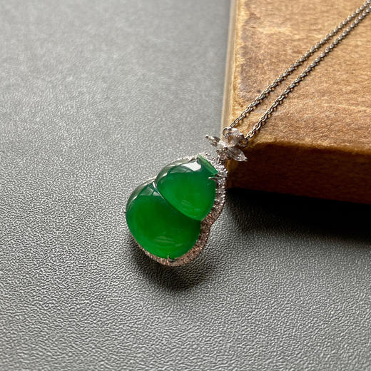 高冰种阳绿翡翠葫芦项链18k白金钻石镶嵌 商品图2