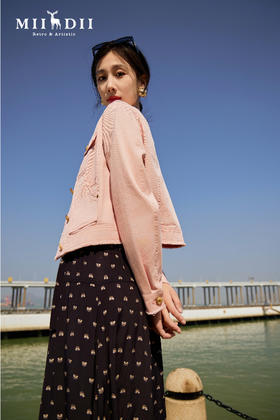 想把擦身而过的云都拍下来，发给自己