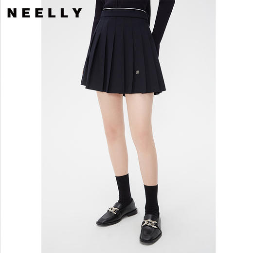 NEELLY纳俪商场同款内衬防走光百褶裙时尚百搭金属字母装饰A字裙N24021E01089 商品图0