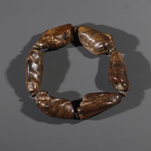 BC.AO1.20-4   马泥涝老料沉水《留疤手串》  53.98g 商品图0