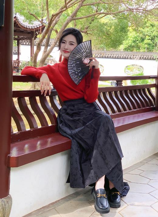 【百图lulu定制】【轻国风针织衫】盘扣 小立领 竖向坑条 显瘦针织衫 商品图2