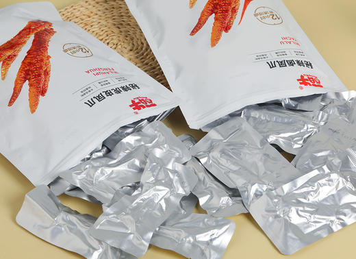 【萌牛秘辣虎皮凤爪】独家配方,精选长柄凤爪先炸后卤，配料表干净、肉多超Q弹，秘制汤汁12小时浸泡入味、骨头酥烂，一嗦脱 商品图1