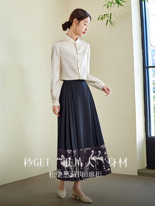 【年终特卖】熙世界新中式盘扣衬衫高级感缎面国风提花长袖衬衣2025秋日新款 商品图2