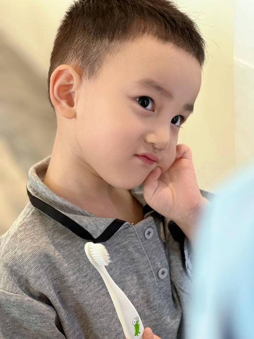 4只装！牙医推荐♻️omechoo纯天然儿童玉米淀粉牙刷！远离塑化剂！专为2-15岁儿童设计🇩🇪德国进口0.12mm抑菌羽柔刷毛，远离细菌干扰！小头贴合宝宝口腔、全方位包裹牙齿牙龈带来SPA级护理 商品图4