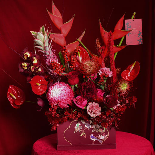 《龙行龘龘》富贵鸟大花蕙兰北美冬青牡丹菊红掌弗洛伊德新年插花 商品图0