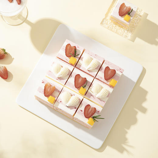 【莓莓酸奶格格】午后甜点和周末小聚推荐。酸奶x草莓奶油，甜酸绵密，细腻可口。（79.9） 商品图1