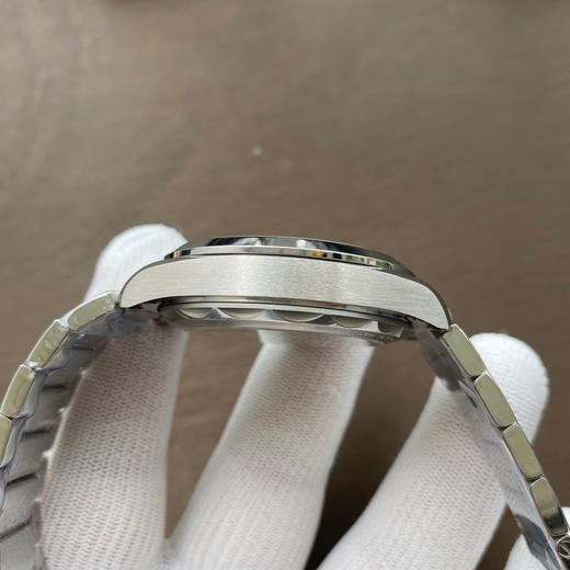 VS新品： 海马150米 Aqua Terra 天文台 41mm  1: 市场独家天然胶带 可胶带 钢带自由选择。 2: 精钢材质 水平“柚木”表盘尽显与众不同 商品图7
