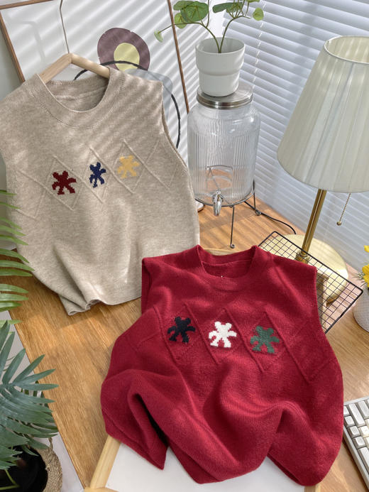 2025早春【日系甜美风 精致刺绣无袖马甲背心】宽松叠穿 学院风 针织坎肩上衣 商品图0