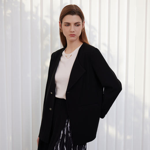 【两粒扣西装外套】24年春季新款女士时尚通勤外套V领两粒扣西装外套 商品图1