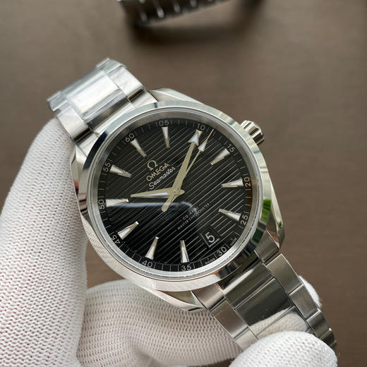 VS新品： 海马150米 Aqua Terra 天文台 41mm  1: 市场独家天然胶带 可胶带 钢带自由选择。 2: 精钢材质 水平“柚木”表盘尽显与众不同 商品图1