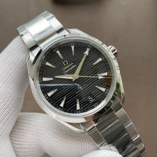 VS新品： 海马150米 Aqua Terra 天文台 41mm  1: 市场独家天然胶带 可胶带 钢带自由选择。 2: 精钢材质 水平“柚木”表盘尽显与众不同 商品图3