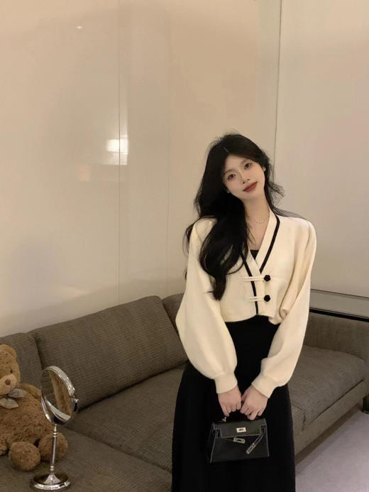 春季【新款中式国风盘扣 针织开衫女装】奶系软糯 气质感 v领毛衣外套 商品图2