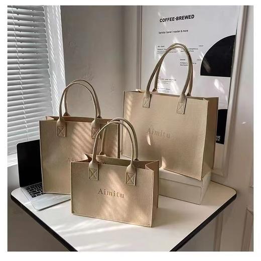 「7色可选！19.9元包邮」毛毡托特包新款字母毛毡包 大容量毛毡手提礼品袋单肩购物袋箱包 商品图0