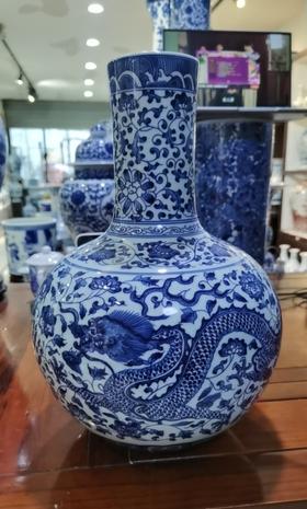 龙穿牡丹天球瓶