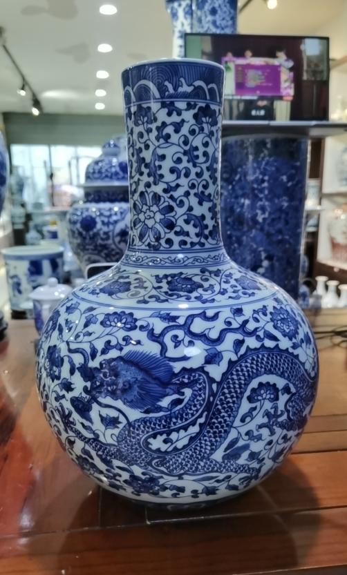 龙穿牡丹天球瓶 商品图0