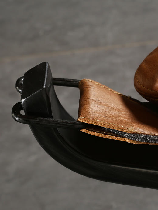 华伦新品意式沙发椅复古牛皮工业风设计师个性吊椅客厅阳台休闲椅 商品图4