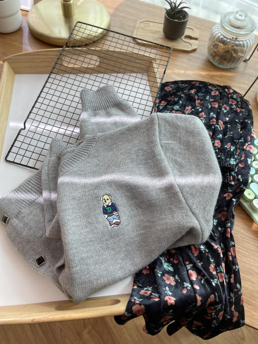 2025春新款【可爱小熊刺绣 套头毛衣女】宽松慵懒风 软糯圆领针织开衫 商品图5