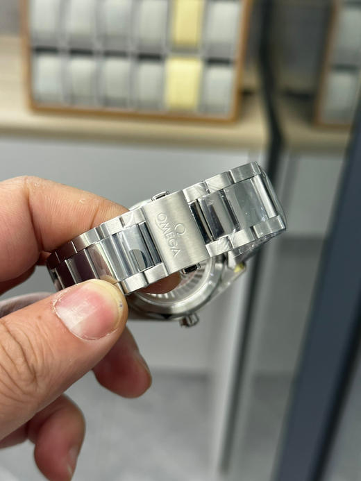 VS新品： 海马150米 Aqua Terra 天文台 41mm  1: 市场独家天然胶带 可胶带 钢带自由选择。 2: 精钢材质 水平“柚木”表盘尽显与众不同 商品图12