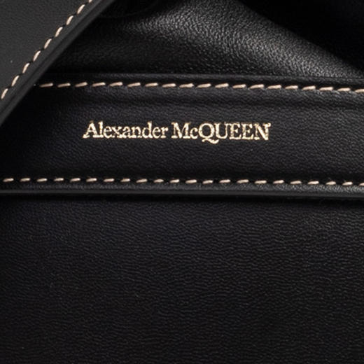 【一】ALEXANDER MCQUEEN 亚历山大.麦昆 女士皮革字母徽标印花水桶包 黑色 775912 1BLUU 1000 商品图2