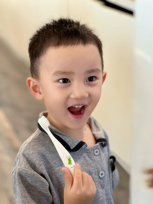 4只装！牙医推荐♻️omechoo纯天然儿童玉米淀粉牙刷！远离塑化剂！专为2-15岁儿童设计🇩🇪德国进口0.12mm抑菌羽柔刷毛，远离细菌干扰！小头贴合宝宝口腔、全方位包裹牙齿牙龈带来SPA级护理 商品图5