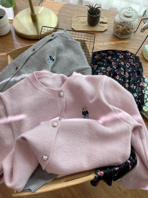 2025春新款【可爱小熊刺绣 套头毛衣女】宽松慵懒风 软糯圆领针织开衫 商品图7