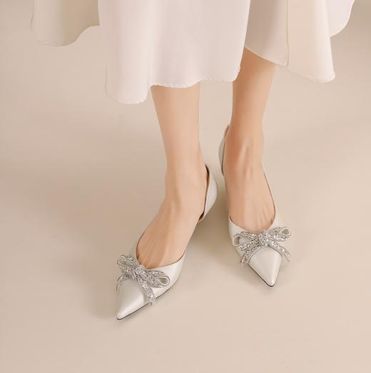 westory2024春季新款时尚百搭细中跟尖头蝴蝶结皮鞋S24AH57411 商品图4