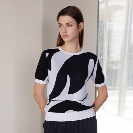 【圆领短袖针织套衫】24年春夏新品女士圆领短袖黑白花针织套衫 商品图1
