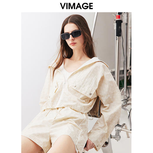 VIMAGE纬漫纪春季新款时尚印花休闲连帽外套V2103722 商品图0