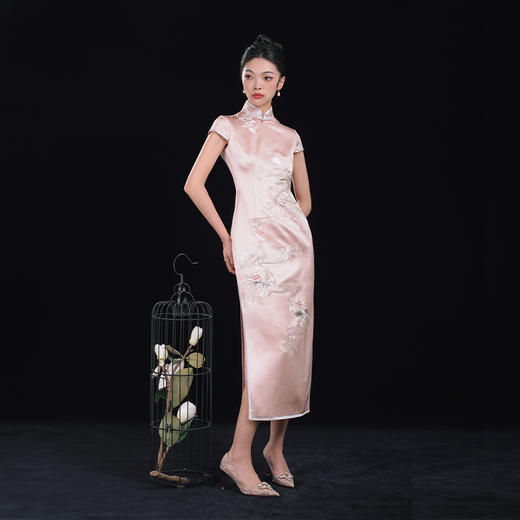 【明星同款】荷言HEYEN 锦上书 亭台楼阁卷云兔纹刺绣旗袍新娘敬酒服 商品图2