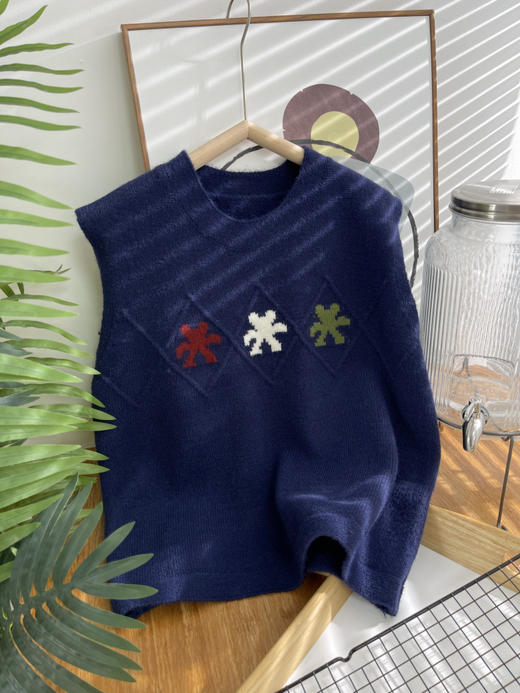 2025早春【日系甜美风 精致刺绣无袖马甲背心】宽松叠穿 学院风 针织坎肩上衣 商品图4