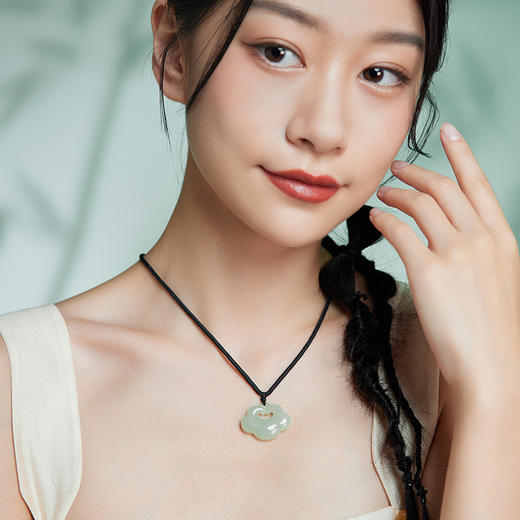 周六福旗舰店和田玉吊坠女款祥福如意锁玉石玉坠挂件挂坠送女友礼物 商品图3