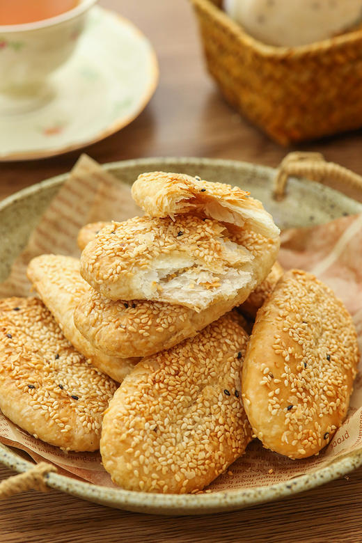 上新梅干菜新口味【雪花酥烧饼】南京宫廷小吃！手工制作 古法技艺 葱油桂花甜咸两种口味 低盐低油低糖 好吃不腻更健康~ 商品图1