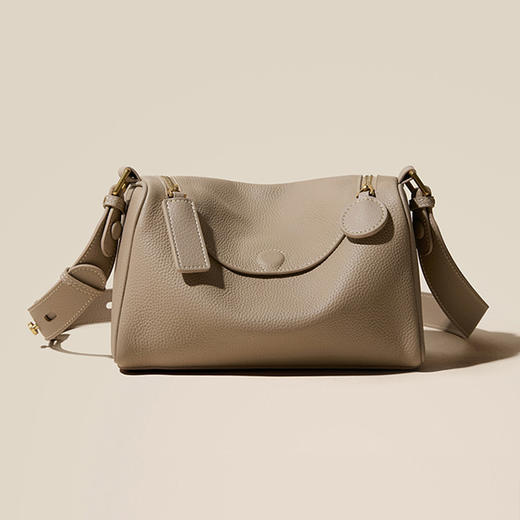 【E】哈森牛皮革休闲时尚潮包 商品图1