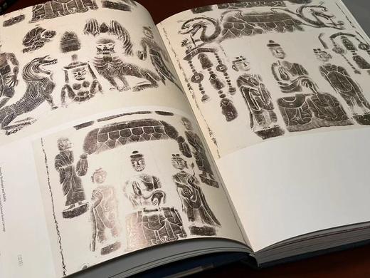 《甚深微妙：中国古代石刻造像拓真》，曲青春 赵钧 编著，大8开，布脊精装，锁线精装，296页，内文采用精美特种纸印刷，河南美术出版社2017年8月一版一印。定价680元，独家特惠价548元 商品图6