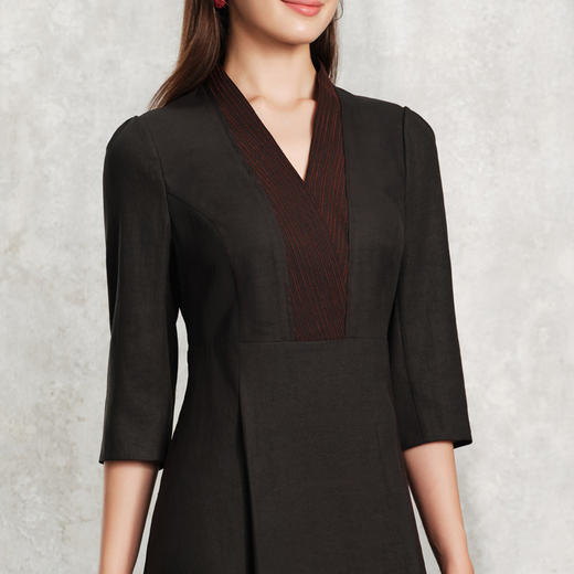 TANGY Collection天意精品2024春季新品V领七分袖莨绸香云纱中长连衣裙 L241803 商品图3