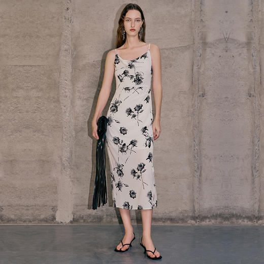 EITIE爱特爱春季新品复古轻薄印花吊带连衣裙7307025 商品图3