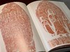 《甚深微妙：中国古代石刻造像拓真》，曲青春 赵钧 编著，大8开，布脊精装，锁线精装，296页，内文采用精美特种纸印刷，河南美术出版社2017年8月一版一印。定价680元，独家特惠价548元 商品缩略图12