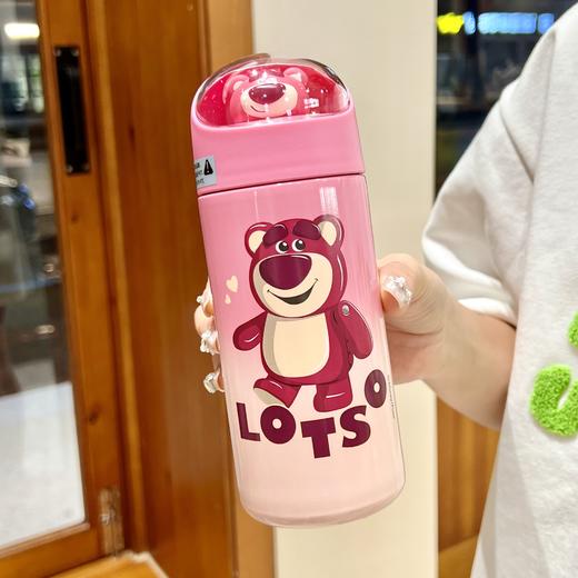 【温润常陪，持久保温！】草莓熊2023新款保温杯女生高颜值儿童水杯子，学生吸管水壶生日礼物，精致外观设计可爱草莓熊图案，使其成为女生们时尚的选择！ 商品图9