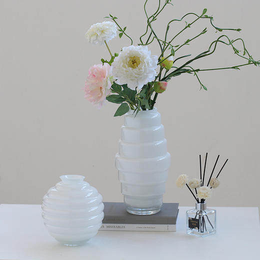 白色螺纹白瓷玻璃花瓶餐桌花插摆件工艺品 商品图0