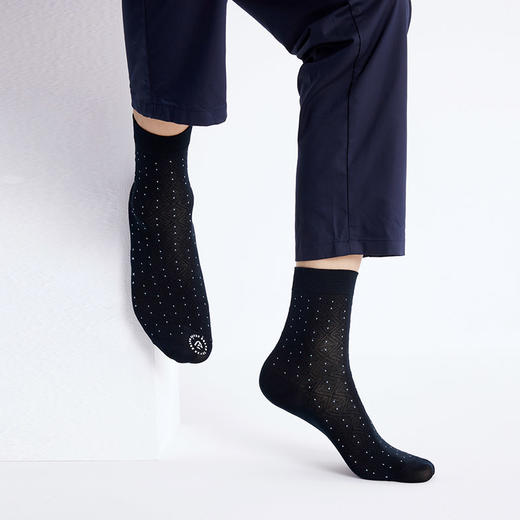 柒牌丝光棉袜子男士中筒袜春夏季休闲百搭男式透气抗菌防臭长袜子	126F70340 商品图2