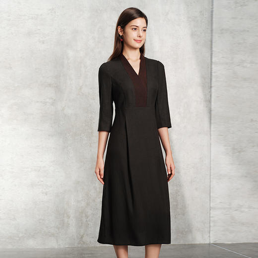 TANGY Collection天意精品2024春季新品V领七分袖莨绸香云纱中长连衣裙 L241803 商品图1