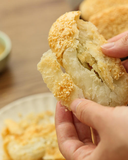 上新梅干菜新口味【雪花酥烧饼】南京宫廷小吃！手工制作 古法技艺 葱油桂花甜咸两种口味 低盐低油低糖 好吃不腻更健康~ 商品图5