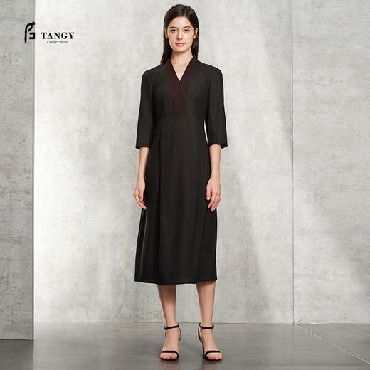 TANGY Collection天意精品2024春季新品V领七分袖莨绸香云纱中长连衣裙 L241803 商品图0