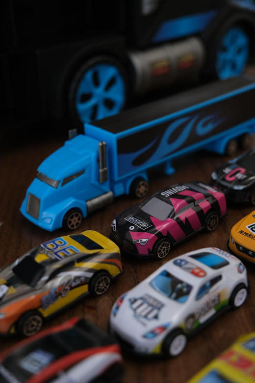 【青艺|大型双面收纳货柜玩具车】高端玩具❗️63cm大卡车🚛➕18辆小车➕1辆货柜车🚙 ✅PP+合金材质，防摔耐磨 ✅可伸缩手拎，收纳方便 商品图6