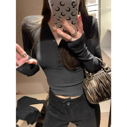 早春【流行漂亮纽扣 V领长袖打底衫】热辣妹 显瘦卡腰 灰色内搭T恤女 商品图0