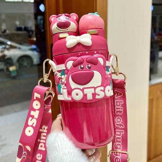 【温润常陪，持久保温！】草莓熊2023新款保温杯女生高颜值儿童水杯子，学生吸管水壶生日礼物，精致外观设计可爱草莓熊图案，使其成为女生们时尚的选择！ 商品图5