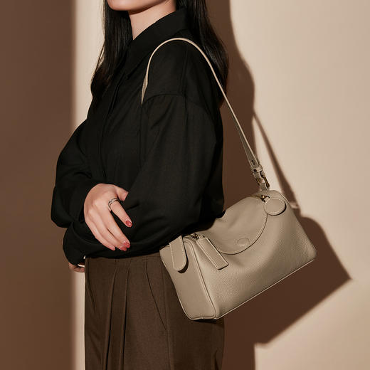 【E】哈森牛皮革休闲时尚潮包 商品图0