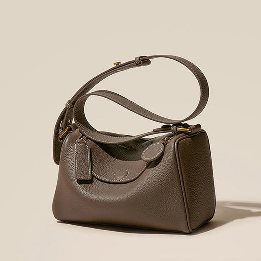 【E】哈森牛皮革休闲时尚潮包 商品图2