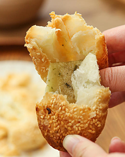 上新梅干菜新口味【雪花酥烧饼】南京宫廷小吃！手工制作 古法技艺 葱油桂花甜咸两种口味 低盐低油低糖 好吃不腻更健康~ 商品图2